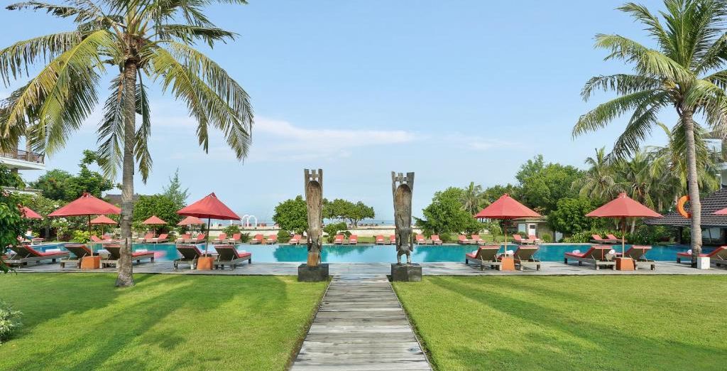 FuramaXclusive Resort & Villas 4*, Ombak Sunset 4* e Cross Bali Breakers 5*