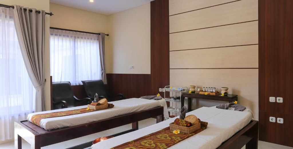 AnandaDara Ubud Resort & Spa 4*, Hotel Ombak Sunset 4* e Renaissance Bali Uluwatu Resort & Spa 5* 