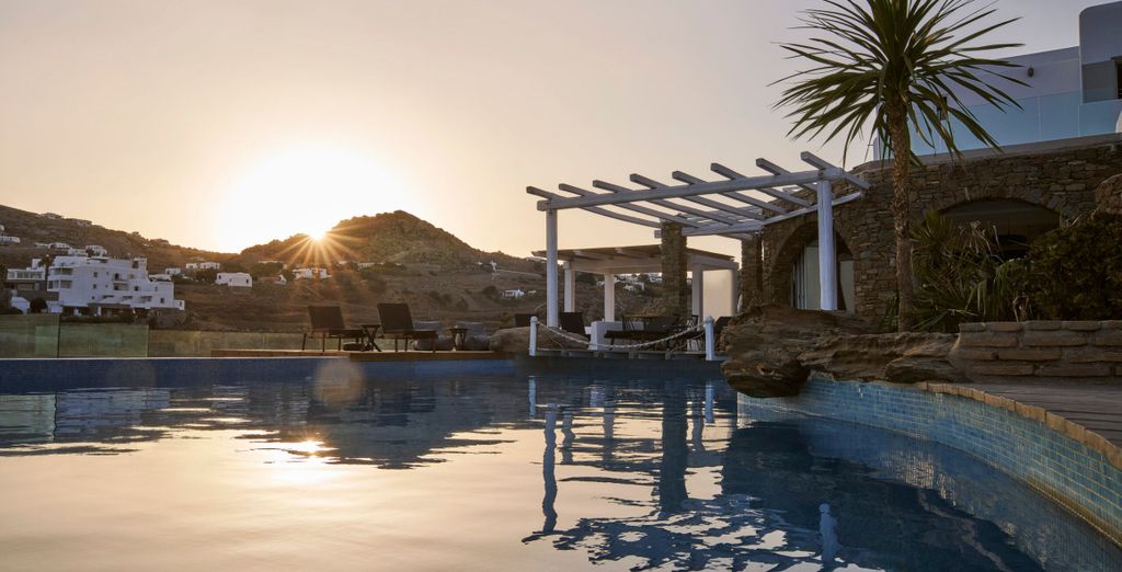 Mr & Mrs White Mykonos 4*