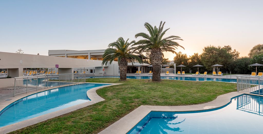 E-GEO Easy Living Resort 4* 