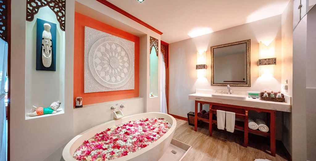 Rawai Palm Beach Resort 4*, Paradise KohYao Resort 4*, Peace Laguna Resort & Spa 4* e possibile pre-estensione al Mode Sathorn Hotel Bangkok 4*