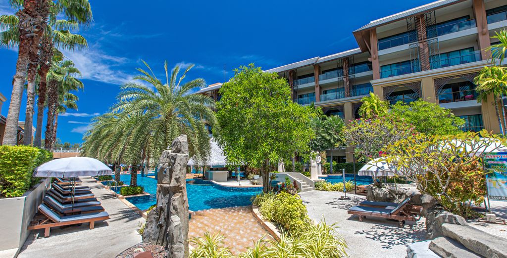 Rawai Palm Beach Resort 4*, Paradise KohYao Resort 4*, Peace Laguna Resort & Spa 4* e possibile pre-estensione al Mode Sathorn Hotel Bangkok 4*