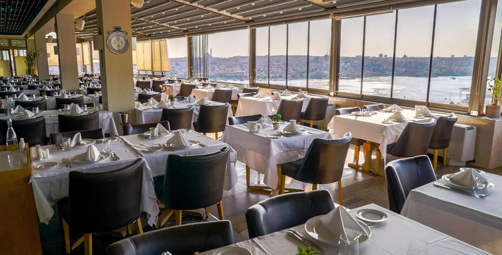 Radisson Blu Hotel Istanbul Pera 5*