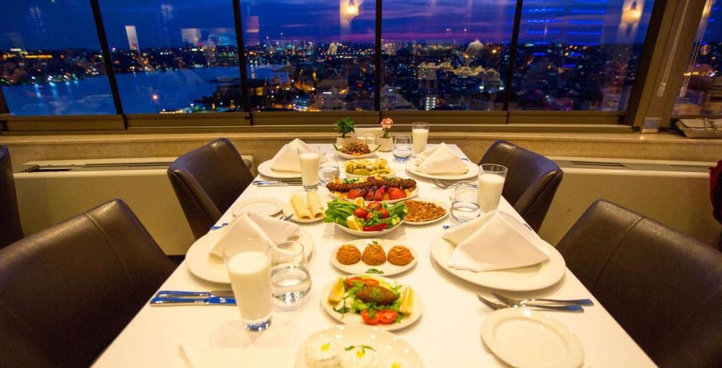 Radisson Blu Hotel Istanbul Pera 5*
