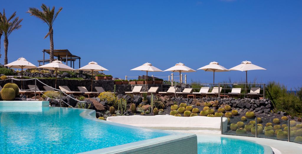 Therasia Resort Sea & Spa 5*