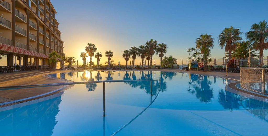Four Views Oasis 4*
