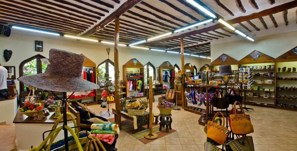 Combinato BlueBay Beach Resort & Spa 5* e Saadani Safari Lodge 4*