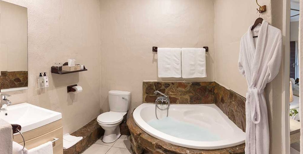Combinato 4* Aha Harbour Bridge Hotel & Suites e Aquila Private Game Reserve & Spa
