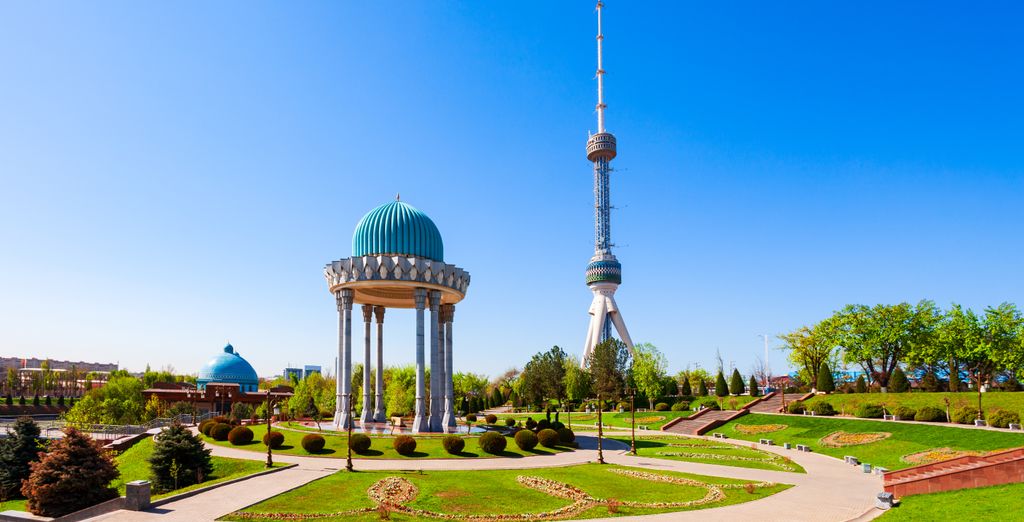 Tour nell'estremo Oriente tra cupole blu e architettura autentica