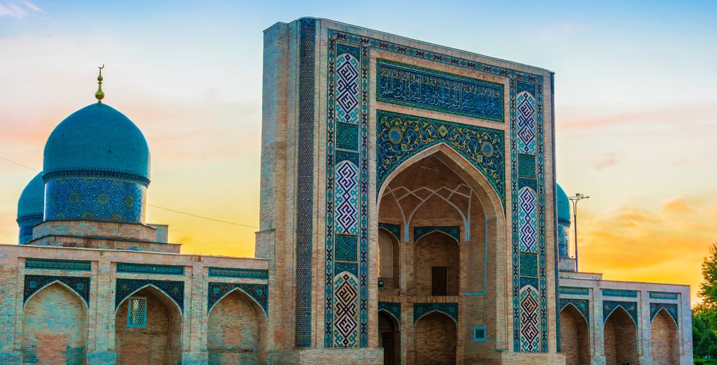 Tour nell'estremo Oriente tra cupole blu e architettura autentica