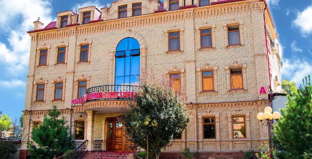 Tour nell'estremo Oriente tra cupole blu e architettura autentica