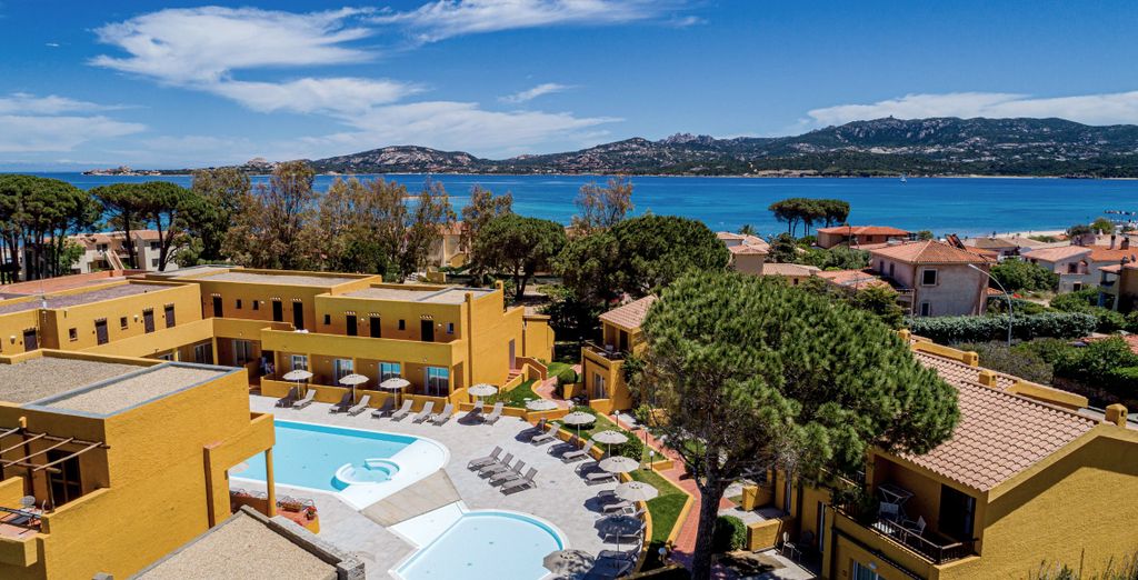 Blu Hotel Laconia Village 4*