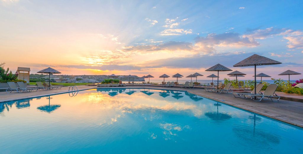 Lutania Beach Hotel 4*