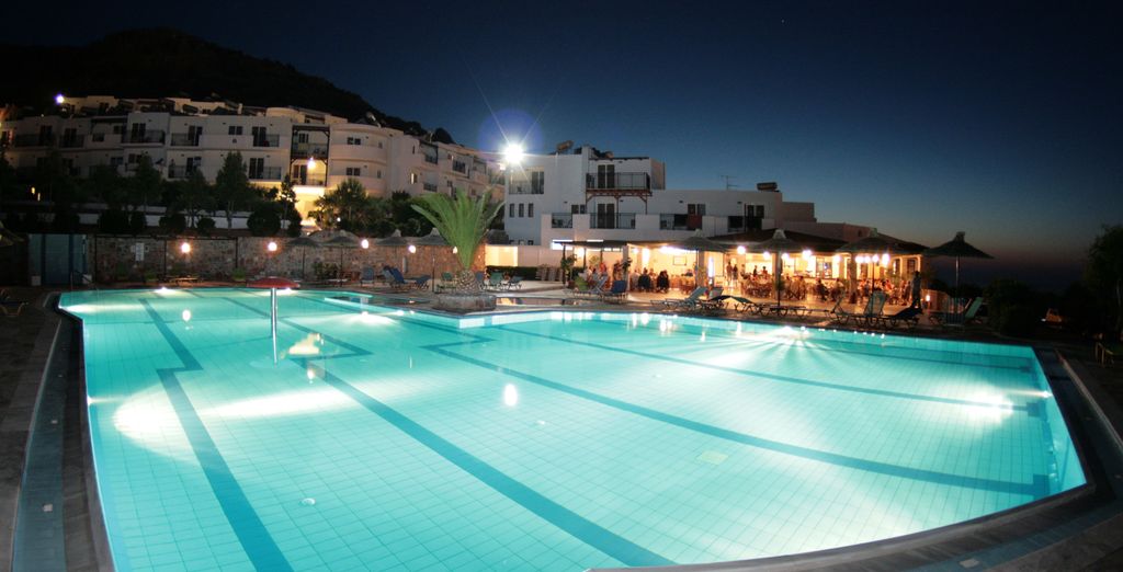 Semiramis Village Hotel 4*
