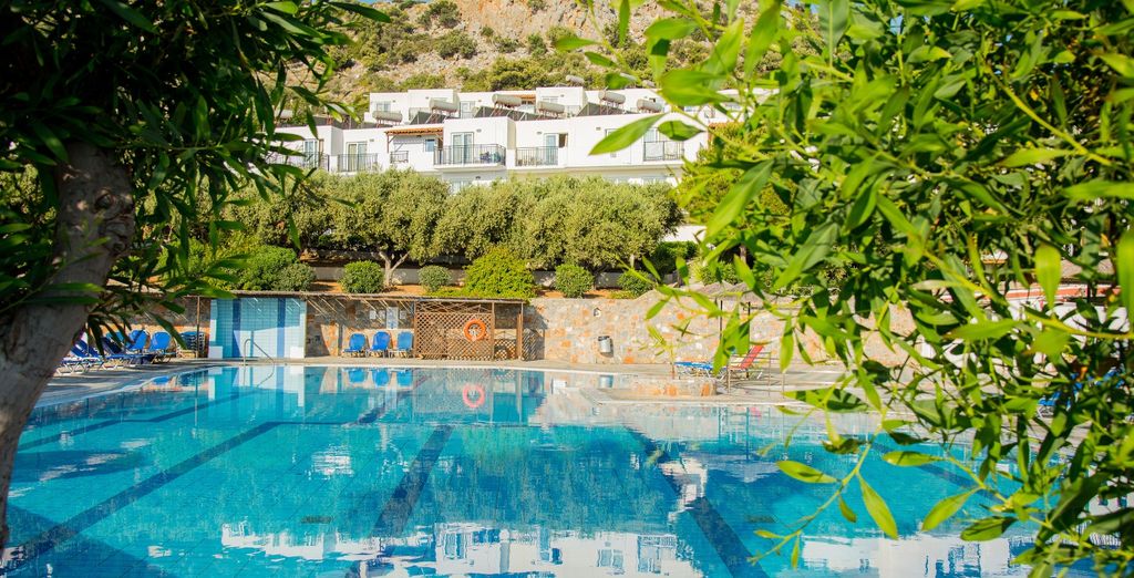 Semiramis Village Hotel 4*