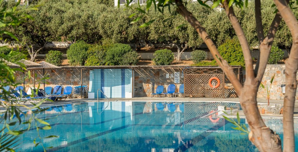 Semiramis Village Hotel 4*