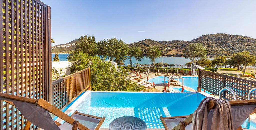 Dolce Attica Riviera 5*