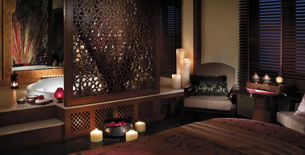Combinato: Crowne Plaza Muscat Ocec, an IHG Hotel 4* e Al Waha Resort - Shangri-La Barr Al Jissa 5*