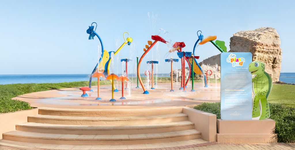 Combinato: Crowne Plaza Muscat Ocec, an IHG Hotel 4* e Al Waha Resort - Shangri-La Barr Al Jissa 5*