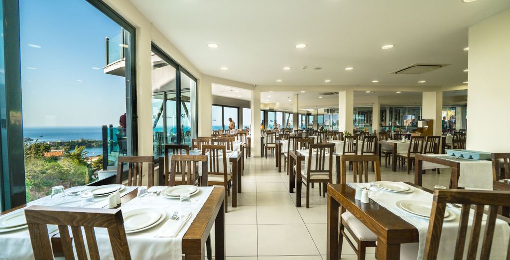 Panorama Village Hotel 4*