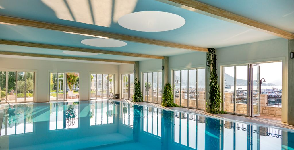 Lazure Hotel & Marina 5*