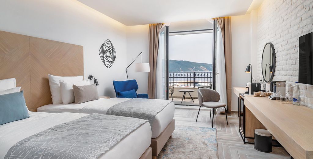 Lazure Hotel & Marina 5*