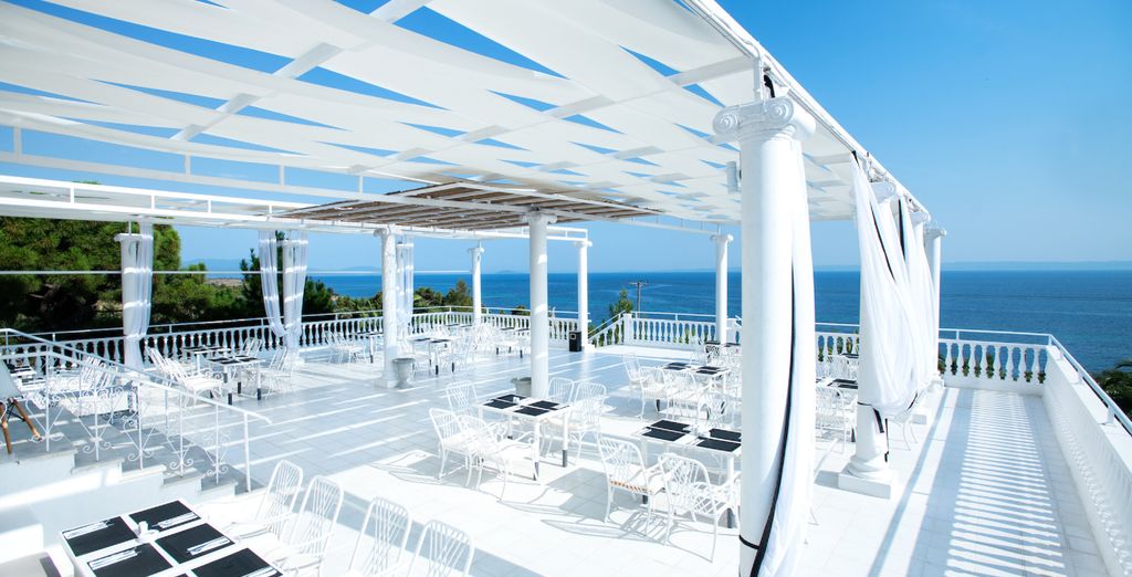 Bianco Olympico Beach Hotel 4*