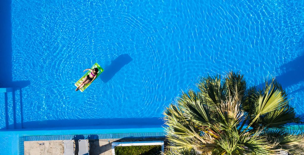 Bianco Olympico Beach Hotel 4*