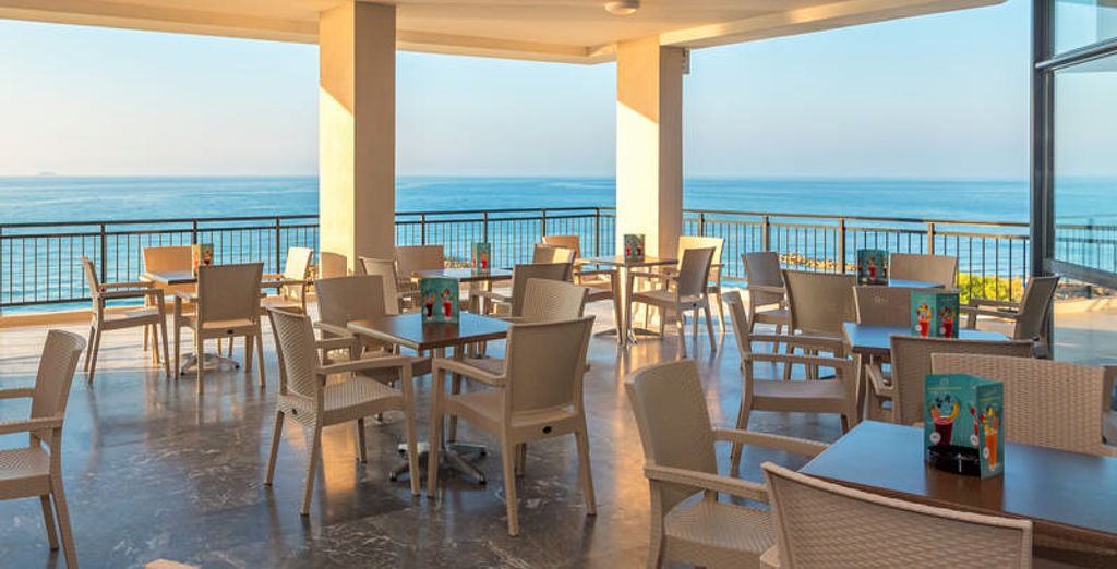 Themis Beach Hotel 4*