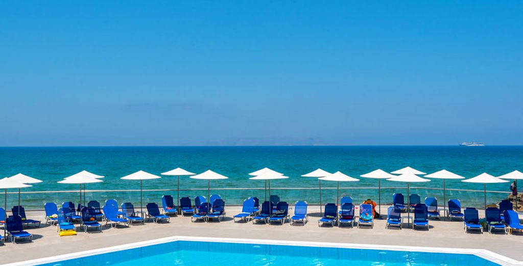 Themis Beach Hotel 4*