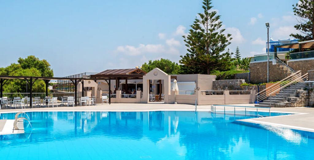 Themis Beach Hotel 4*