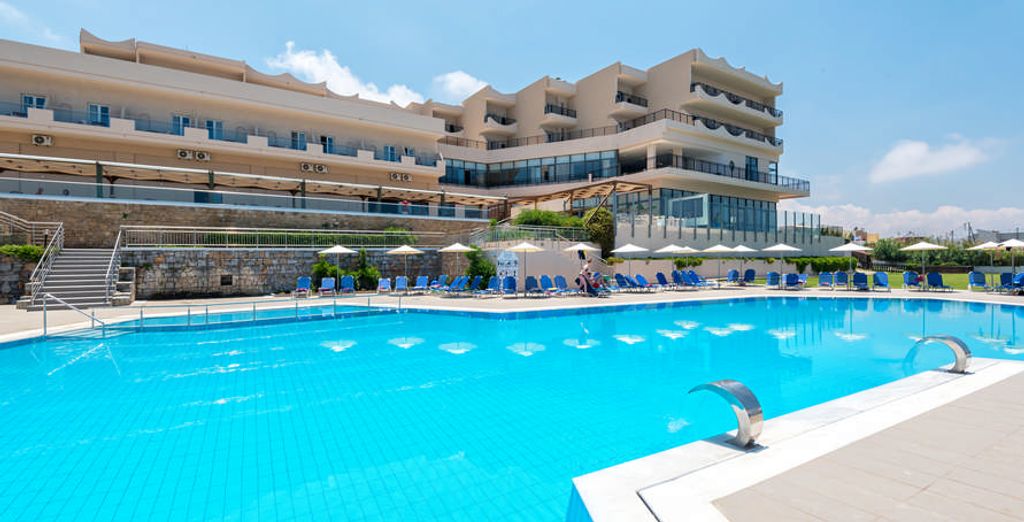 Themis Beach Hotel 4*