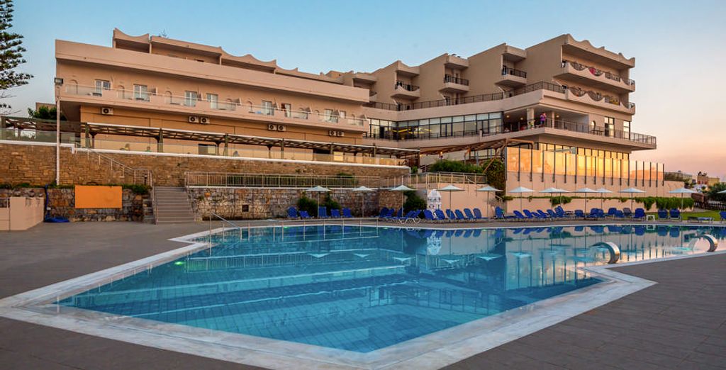 Themis Beach Hotel 4*