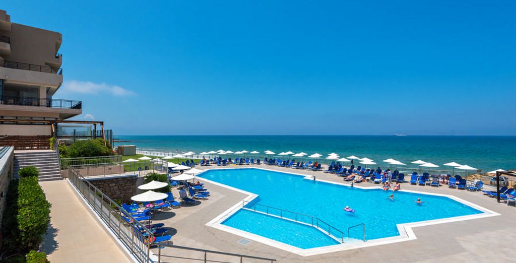 Themis Beach Hotel 4*