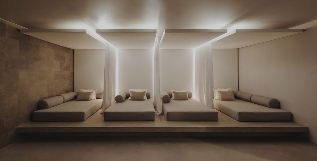 Hotel Aguas De Ibiza 5*