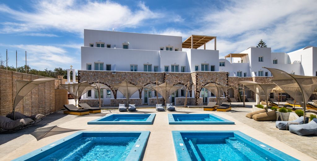 Aelia Luxury Suites 5*