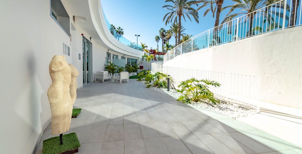 Hotel LIVVO Dunagolf Suites 4*