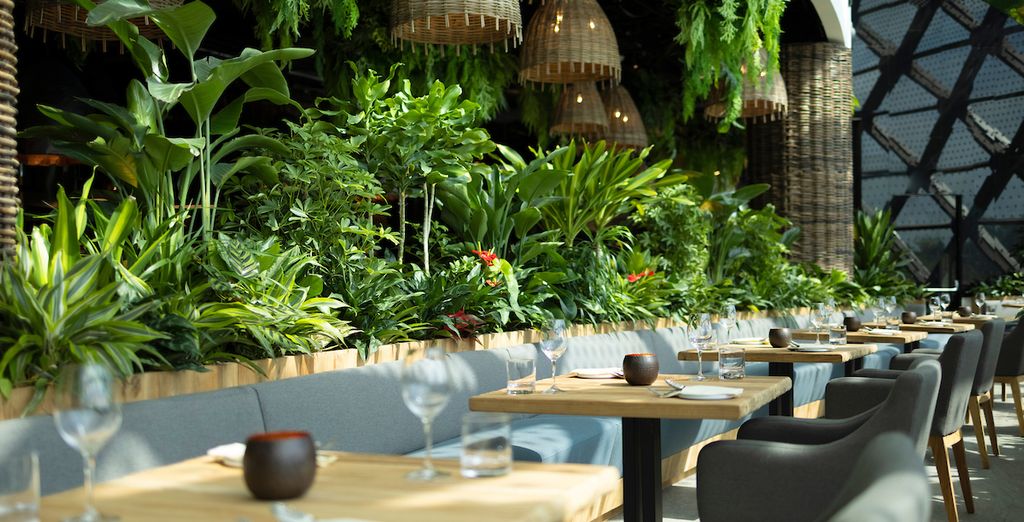Dusit Thani Singapore 5*, Asvara Villa Ubud 5*, Royal Avila Boutique Resort 5* e Bali Beach Hotel Sanur 5*