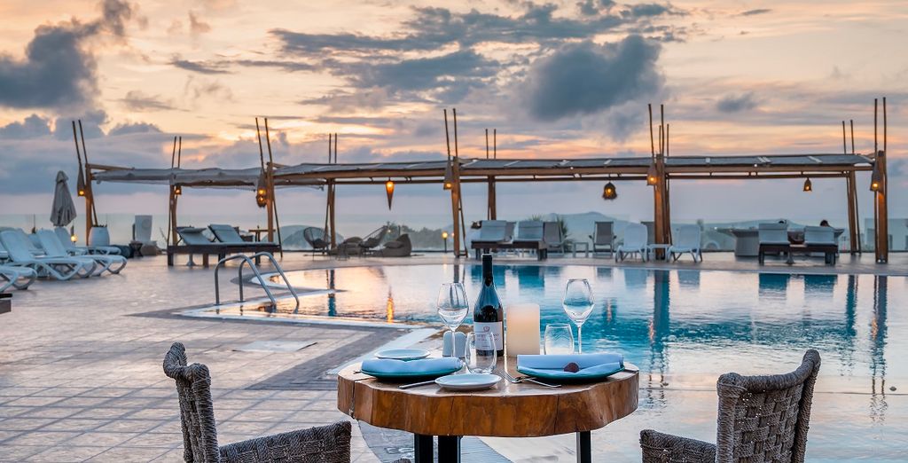 Smy Santorini Suites & Villas 4*