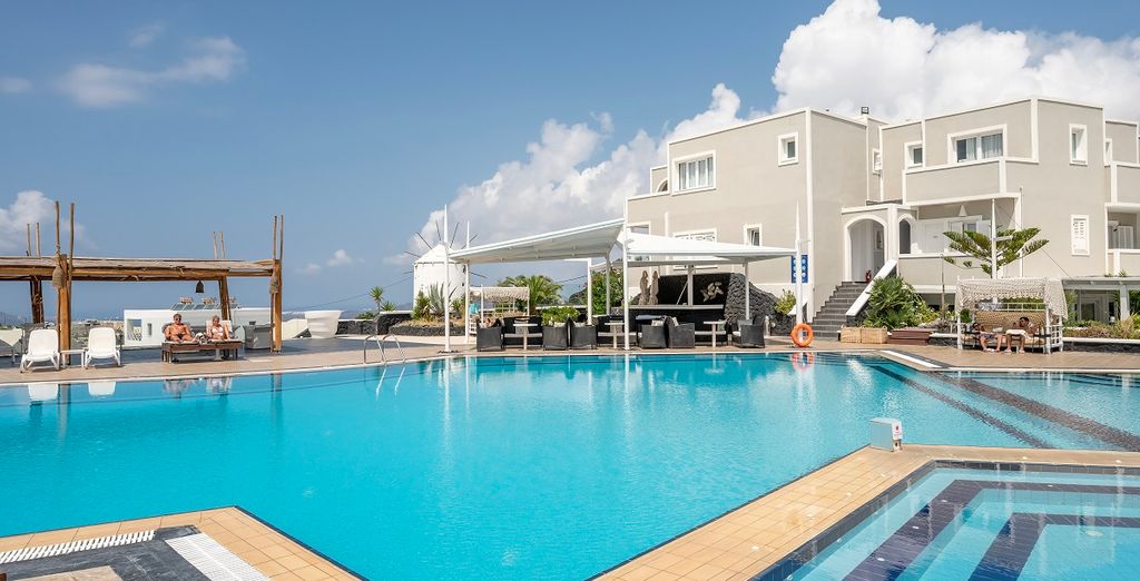 Smy Santorini Suites & Villas 4*