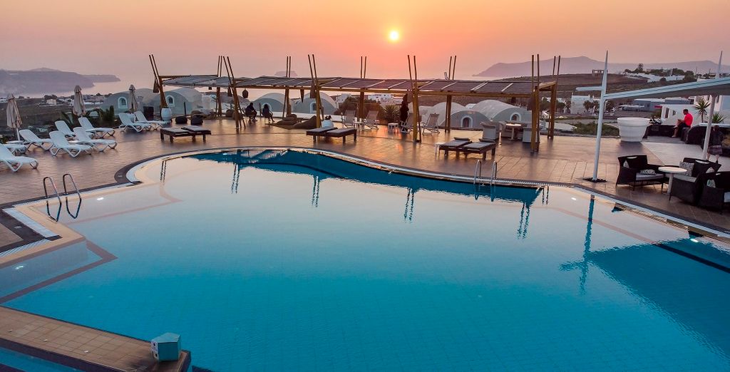 Smy Santorini Suites & Villas 4*