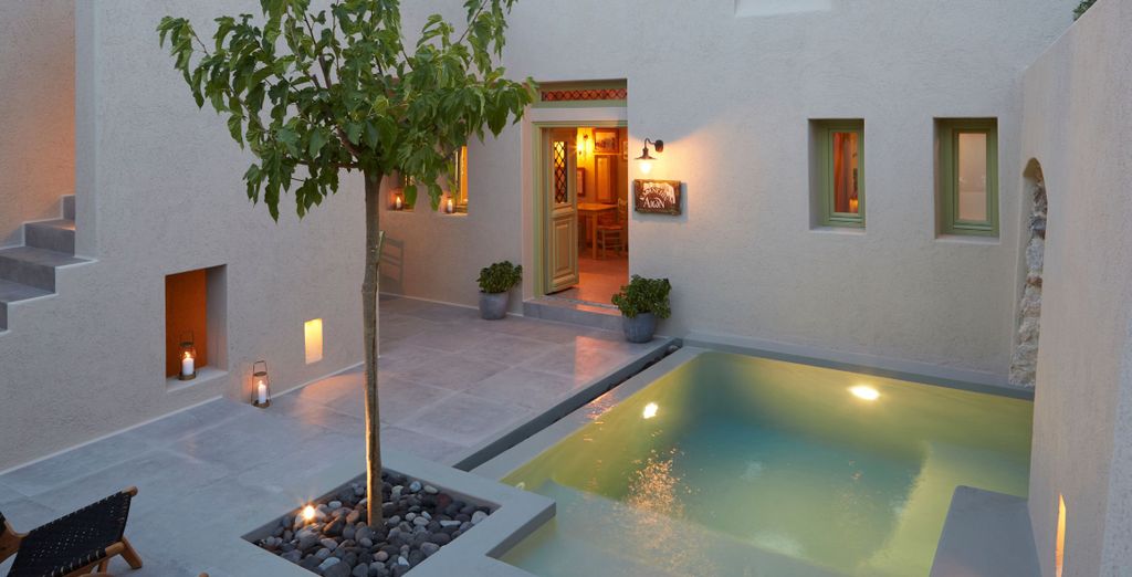 Aeon Suites - Adults Only