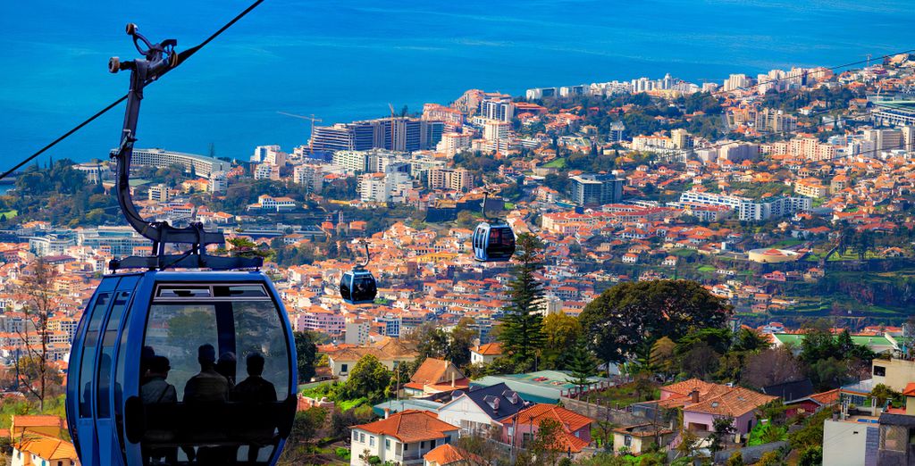 Autotour: Alla scoperta dell'isola dei fiori