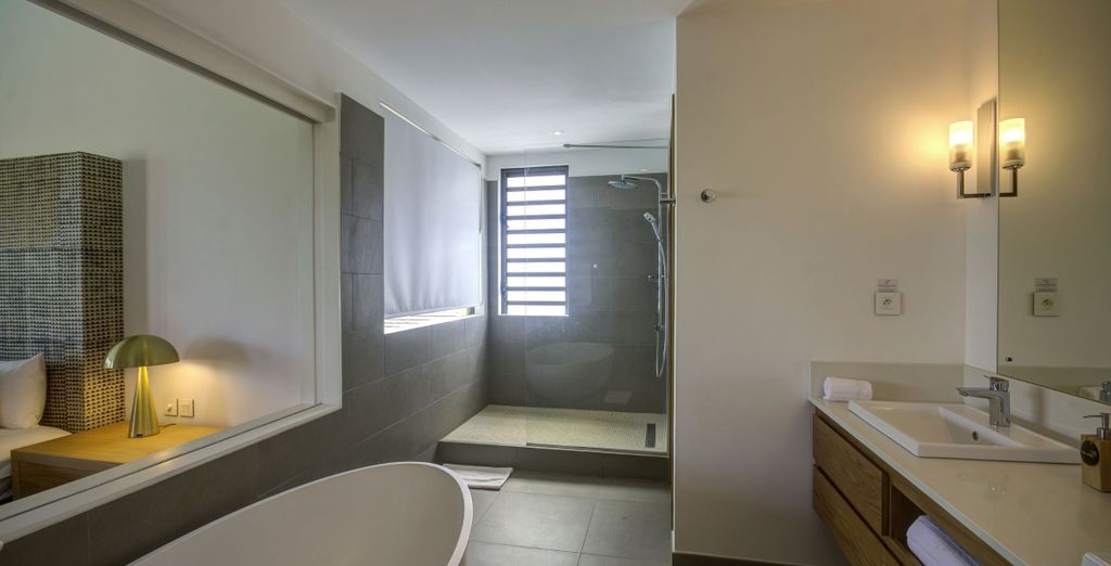 Mythic Suites & Villas 5*