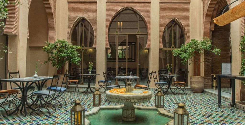 Riad Le Perroquet Bleu con possibile prolungamento all'Agafay Valley Camp 5*
