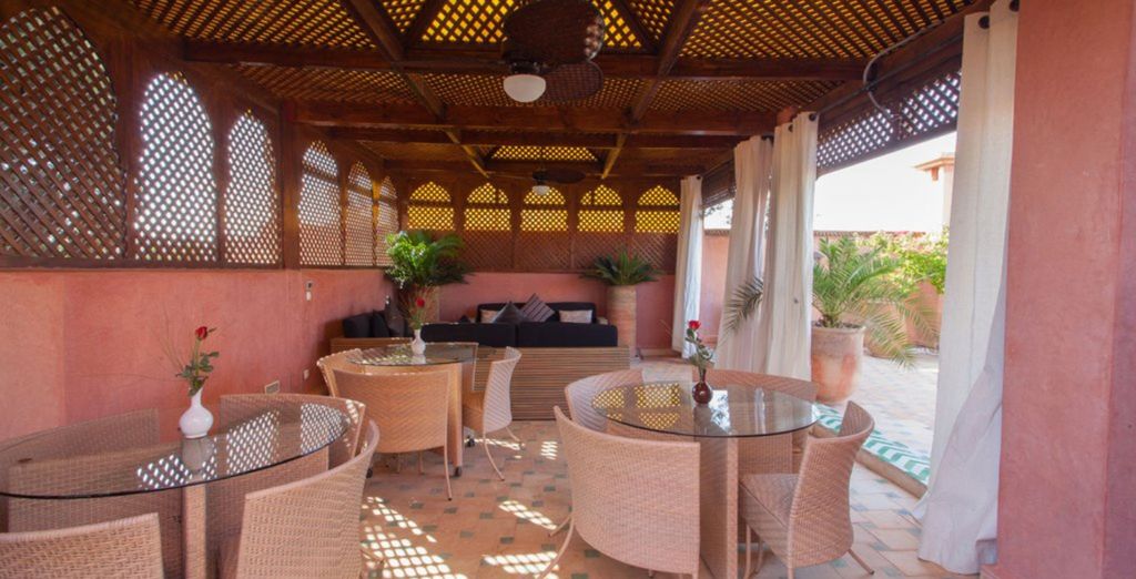 Riad Le Perroquet Bleu con possibile prolungamento all'Agafay Valley Camp 5*