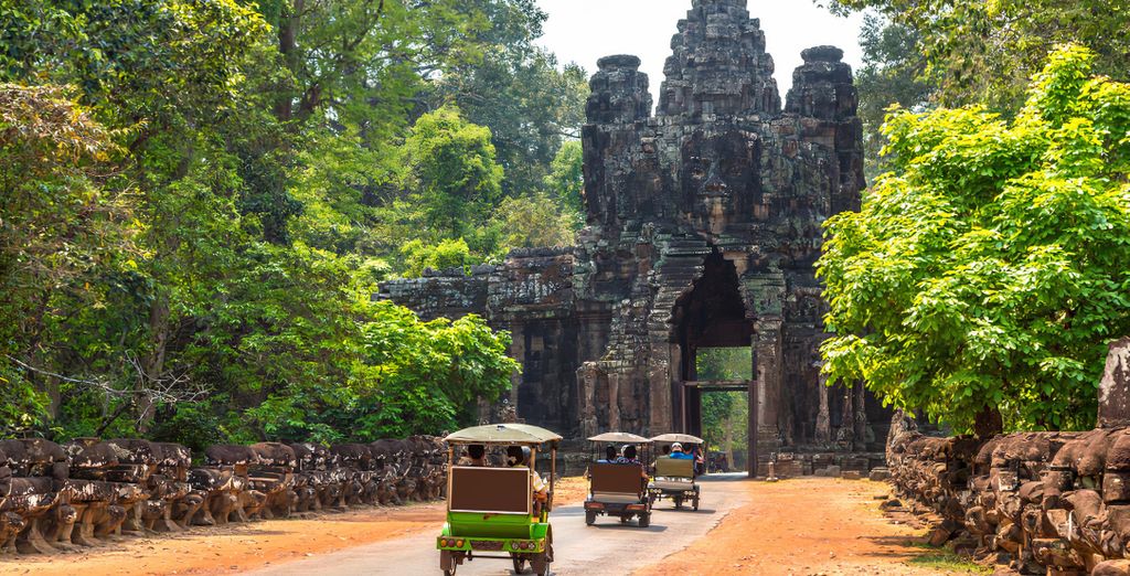 Tour di gruppo tra le meraviglie dell'Asia con possibile estensione a Phuket
