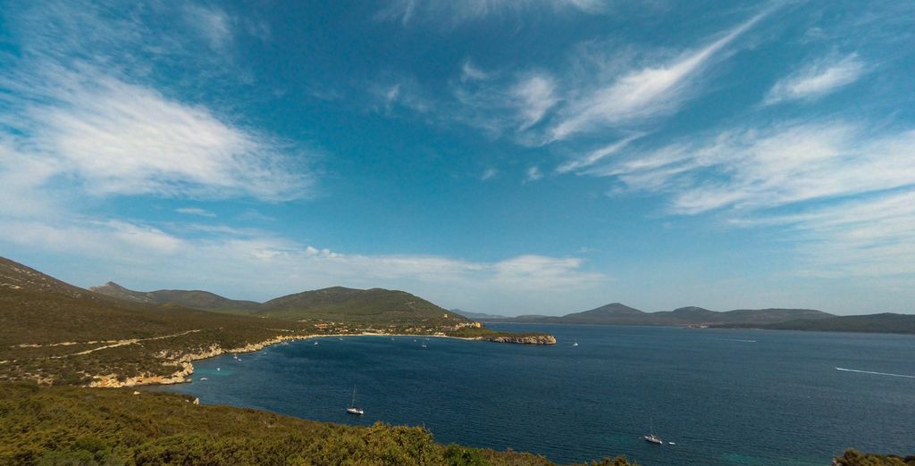 Vuela y conduce por Cerdeña, descubre la isla de 7 a 12 noches