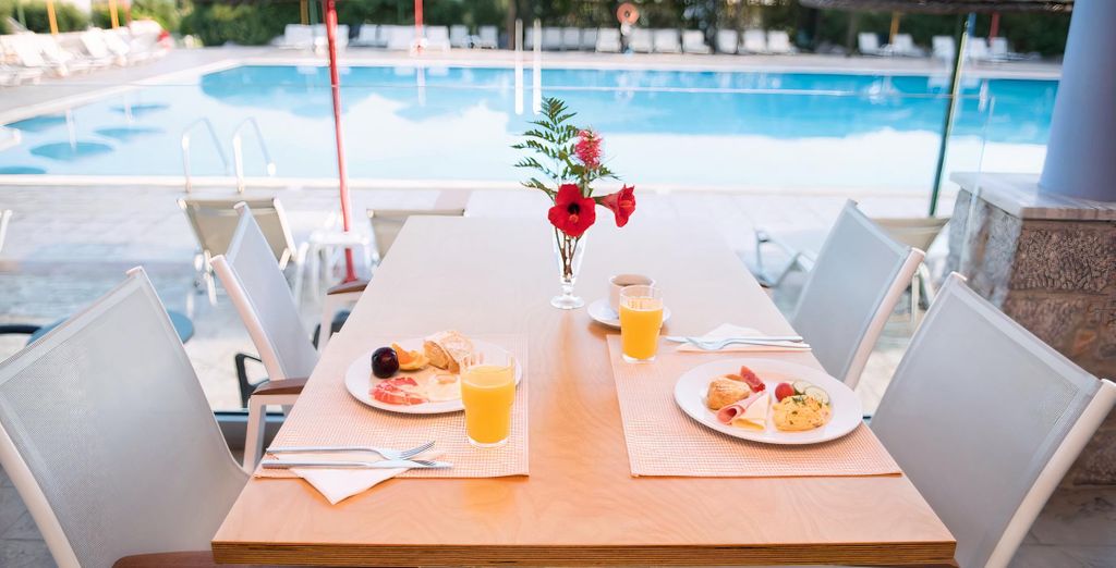Achilleas Beach Hotel 4*