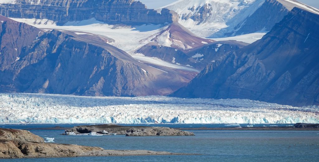 Crociera nel Mar Glaciale Artico alle porte della Groenlandia